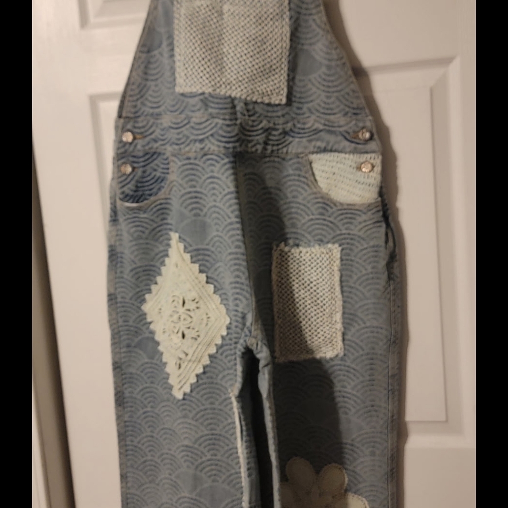 POL Blue Denim Wide-Leg Overalls with White Crochet Patches - Picture 2 of 5